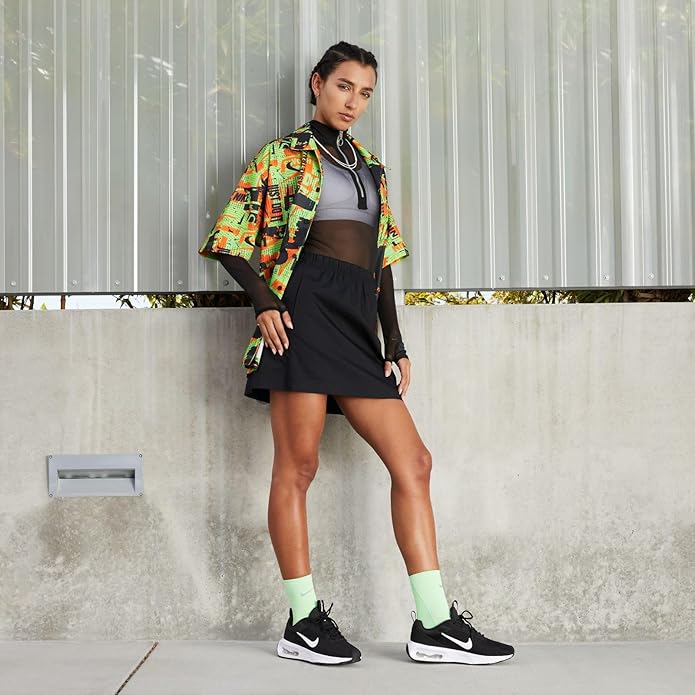 Women’s Nike Air Max INTRLK Lite Size 9.5 / Black / White