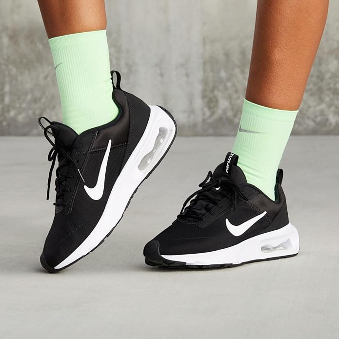 Women’s Nike Air Max INTRLK Lite Size 9.5 / Black / White